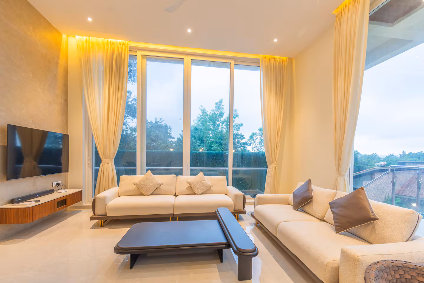 Twins A Grand Luxury Villa by Estella Stays — photo 2